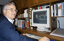 Computer controled digital picture